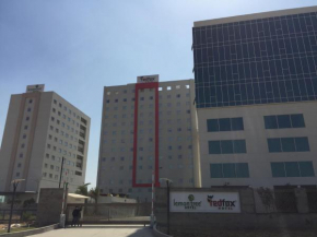  Red Fox Hotel, Sector 60, Gurugram  Сектор 8